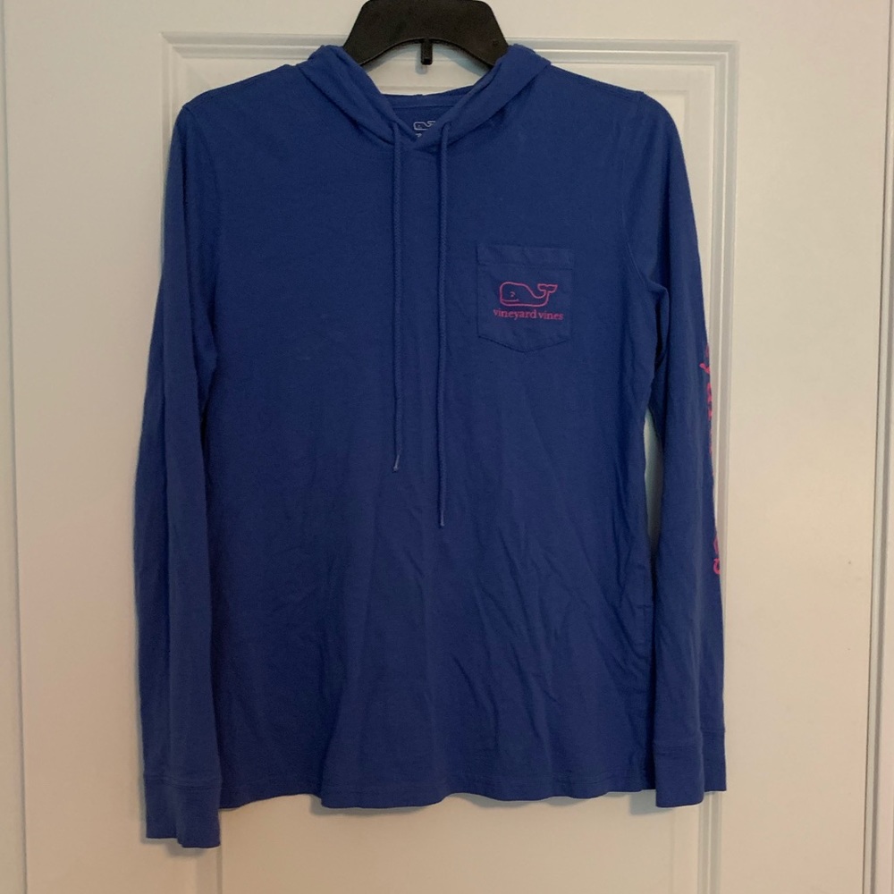 Vineyards Vines t-shirt hoodie